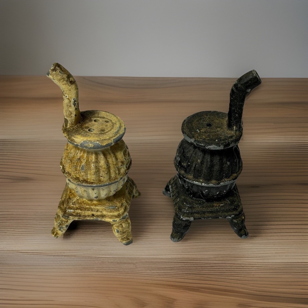 Vintage Pot Belly Stove Cast Iron Salt and Pepper Shaker Rustic Farmhouse, Decor